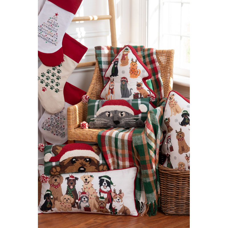 Coussin décoratif en forme d'arbre de Noël Christmas Dogs in Festive Holiday Outfits 18,5 po x 20 po