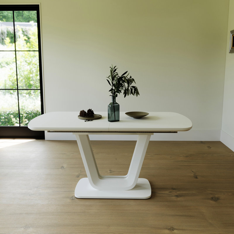 Table extensible blanche avec pieds en forme de U pour une salle à manger moderne et moderne