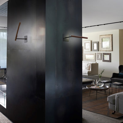 1 - Light Armed Sconce
