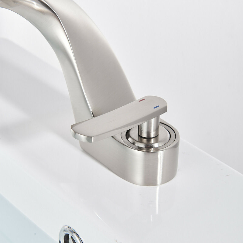 Robinet de salle de bain à un trou