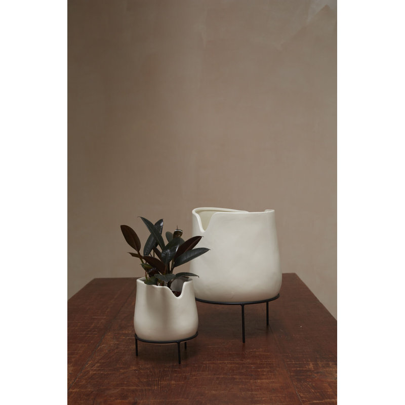 Pot Caldera avec support , H 7,5 po x l 5,75 po x P 5,75 po