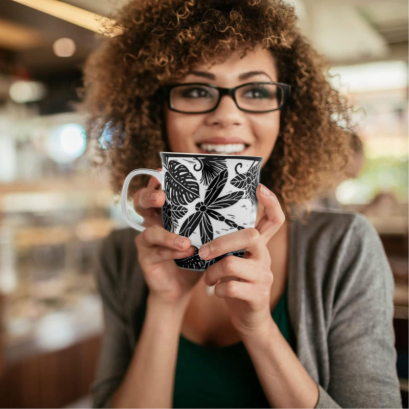 La tasse 16Oz Artisan Boho rehausse vos moments douillets avec cette superbe tasse en céramique noire et blanche, un incontournable de l'hiver. Conçu avec une élégance bohème artistique, il combine une finition noire matte profonde avec de charmants motifs minimalistes.