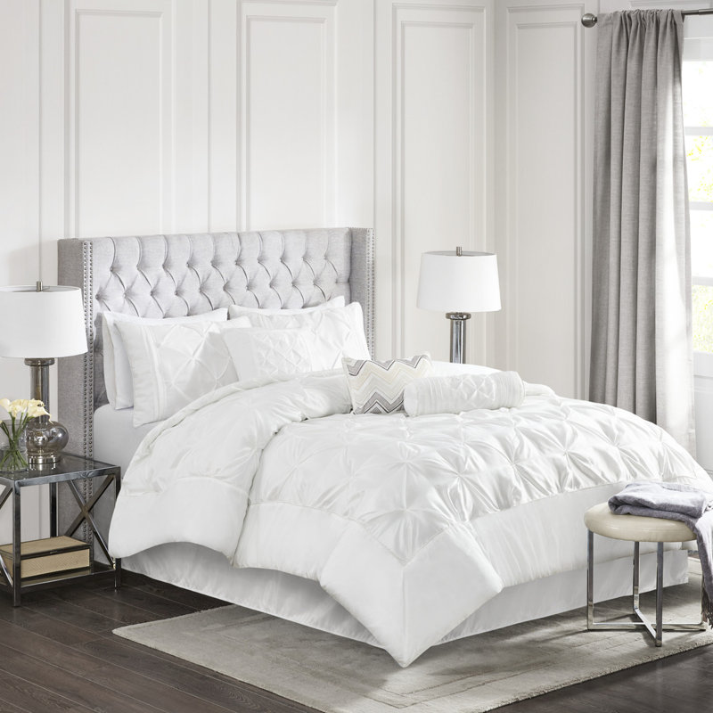 Édredon 7 pièces pour très grand lit - 1 magnifique édredon blanc, 2 taies décoratives, 3 coussins décoratifs, jupe de lit lavable, literie de confort, lavage élégant et repassage en douceur