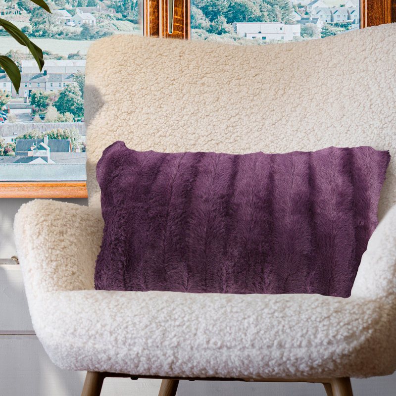 Housse de coussin en fausse fourrure Tsuguko, Mauve