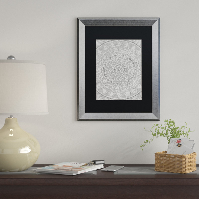 «Petals Mandala», impression encadrée, H 20 po x l 16 po x P 0,5 po, Noir, Cadre brun