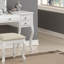 Coiffeuse moderne blanche avec tabouret, placage en peuplier, miroir ouvrant, pieds originaux, plateau supérieur pour chambre à coucher. Tabouret classique de style contemporain, blanc, contreplaqué, tiroirs, assise rembourrée.