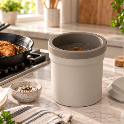 Bac à graisse en silicone OGGI avec crépine et couvercle hermétique, bac à graisse de bacon de 3 pte / 2,8 L avec crépine, contenant de stockage d'huile de cuisson résistant à la chaleur, lavable au lave-vaisselle, taupe