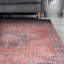 Tapis rouge à motif tissé rétro-95078112