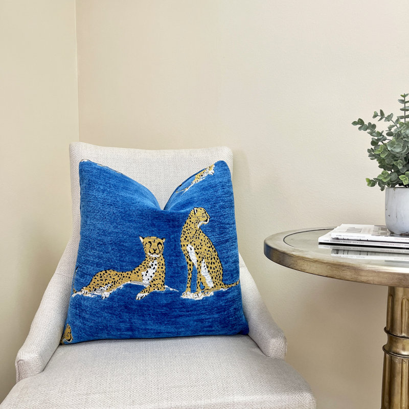 Housse de coussin brodée en chenille guépard brodé, H 22 po x l 22 po