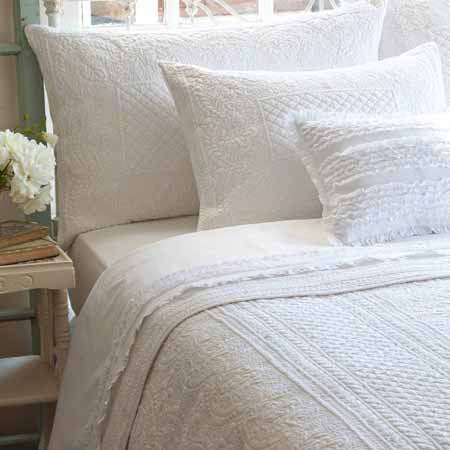 Abigail Traditional Percale Floral Quilt