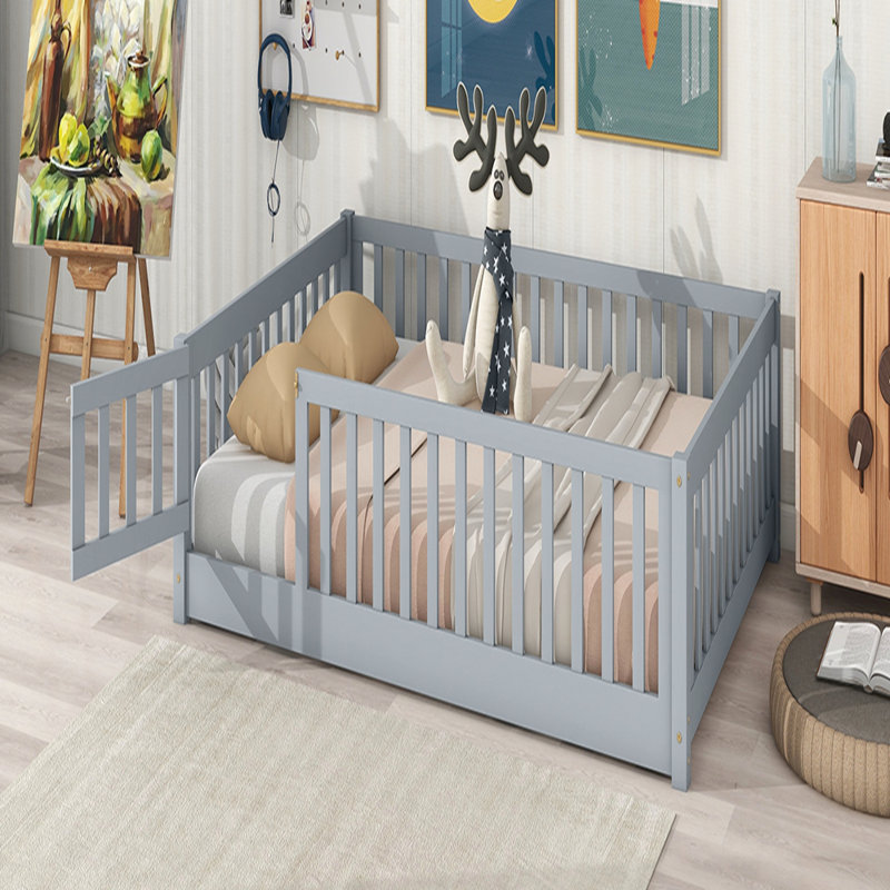 Lit au sol avec barrières de sécurité et porte, idéal pour un sommeil sécuritaire et confortable pour les enfants, des chambres compactes et un assemblage facile