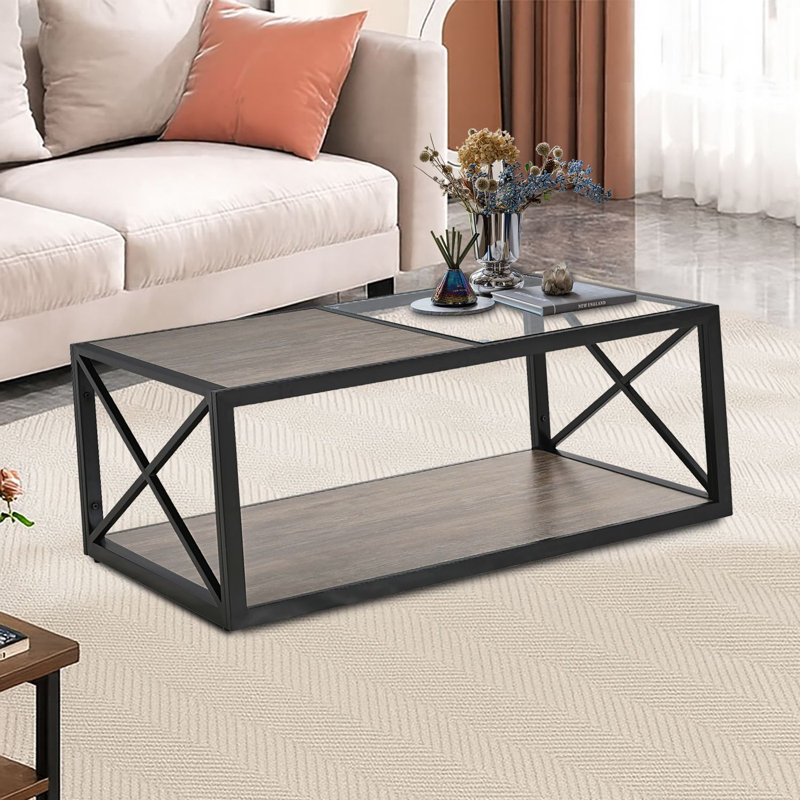 Table basse rectangulaire de style industriel avec structure en métal, plateau en demi-verre et composite de grain de bois, tablette de rangement inférieure.