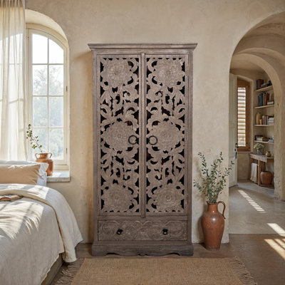 Armoire sculptée à la menthe replica