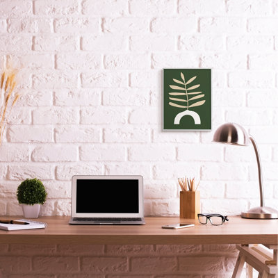 «Yellow Plant in Unique Vase over Green» par Victoria Barnes - impression sur toile