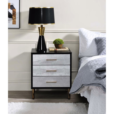 Table de chevet 3 tiroirs avec pieds et façade en métal pour décor de chambre à coucher de style panneau de particules