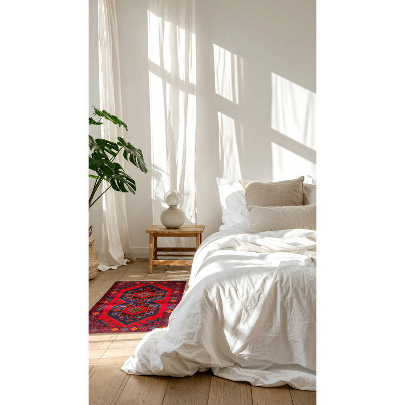 Tapis bleu marine Teimani 2 pi 11 po x 5 pi 0 po