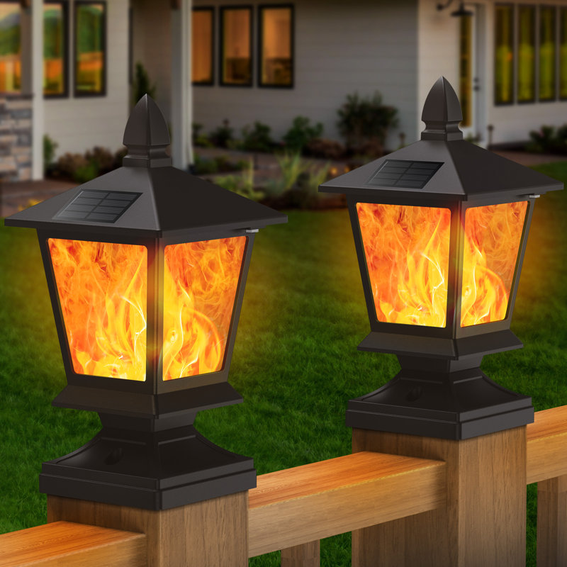Lampadaire solaire Kooper, paquet de 2 lumières de capuchon de clôture de terrasse solaire avec flamme vacillante, lumières solaires imperméables 4x4 5x5 6x6