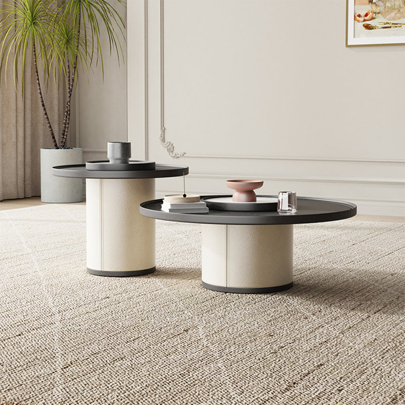 Table basse simple et moderne avec salon