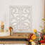 Décoration murale en fonte à volutes, œuvre d'art sculptée de fleurs, jolie plaque complexe de 12 po x 15 po, salon, décorations de chambre à coucher, blanc antique avec accent doré