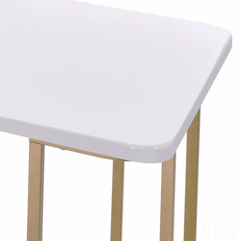 Bureau d'écriture blanc et doré