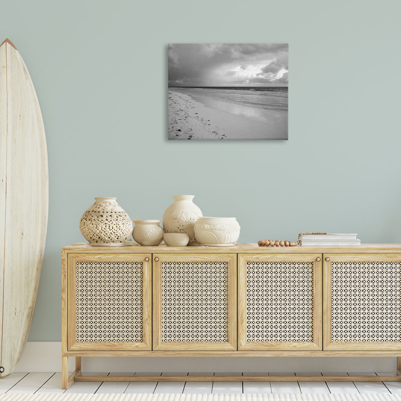 «Beach Shore with Footprints Canvas» par Jairo Rodriguez, H 24 po x l 30 po