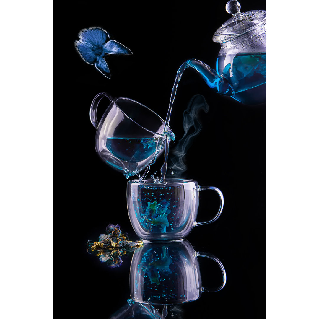 Blue Tea von Lenakorzh - Kunstdrucke auf Leinwand