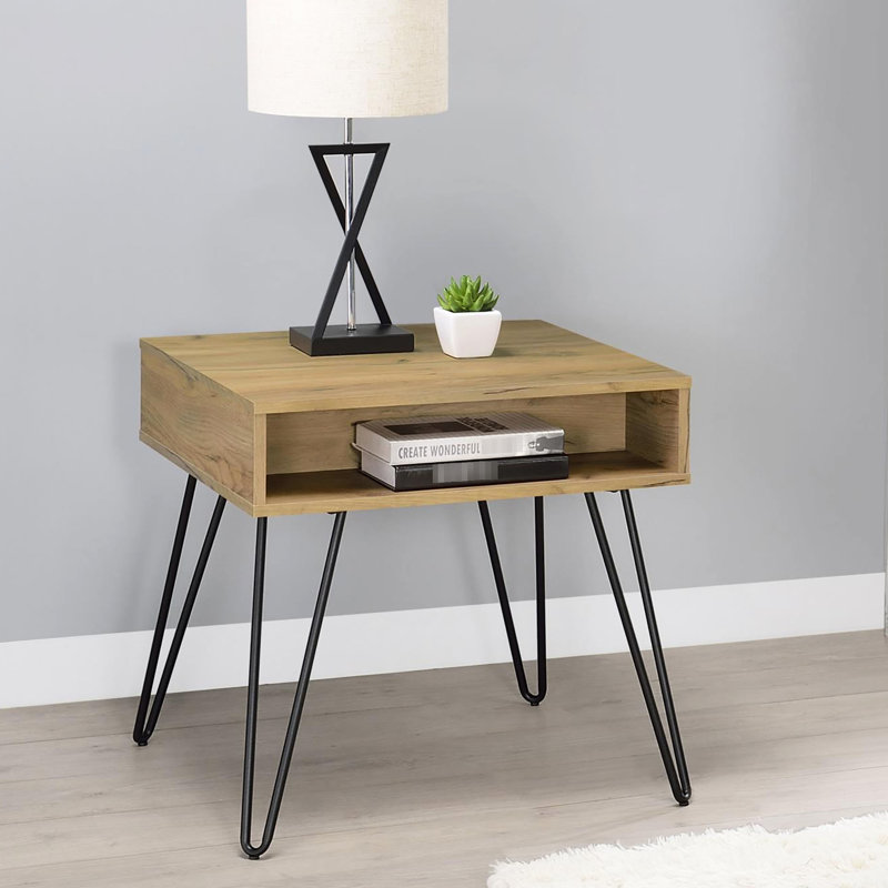 Table de bout polyvalente rustique en chêne doré et noir avec pieds en métal avec base de rangement pratique