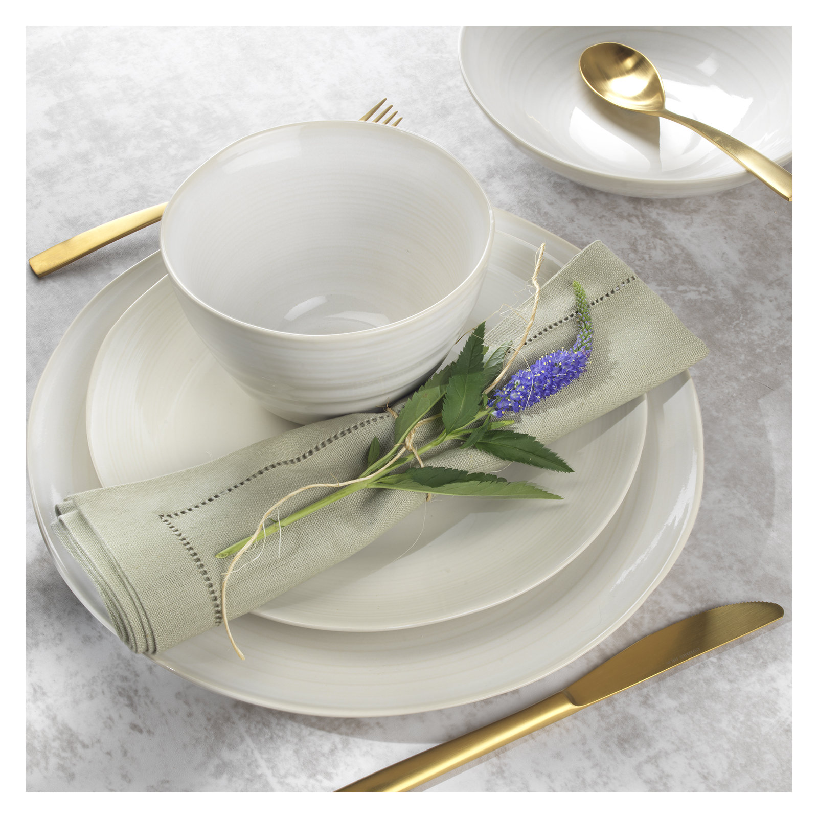 Neree Reactive Glaze 16 piece Stoneware Dinnerware Set (Mug Assorted)