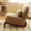 Mignon fauteuil d'appoint avec pieds en bois massif et coussin en tissu doux de couleur chameau