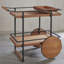 Chariot-bar en fer 31,5 "avec de grandes roues brunes uniques, une table d'appoint mobile à roulettes pour le rangement et la présentation du vin et des collations