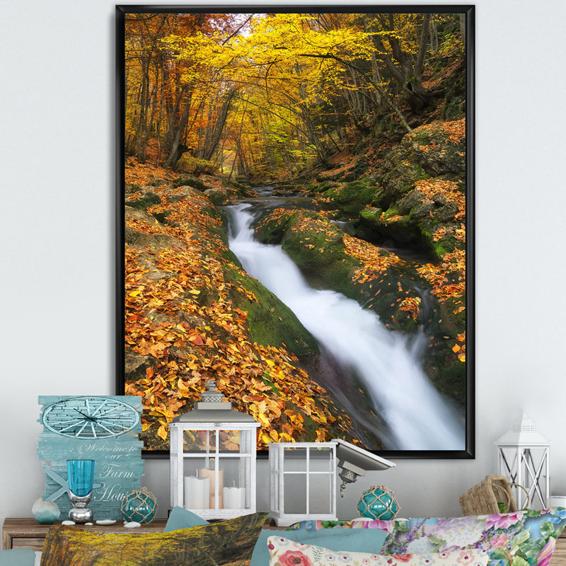 «Waterfall In Autumn Canyon», œuvre d'art traditionnelle sur toile, H 12 po x l 8 po x P 1 po, Cadre flottant noir
