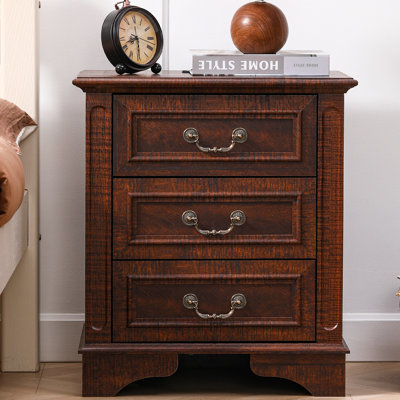 Table de chevet de 21,65 po de largeur avec 3 tiroirs