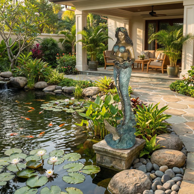 Figurines & Sculptures