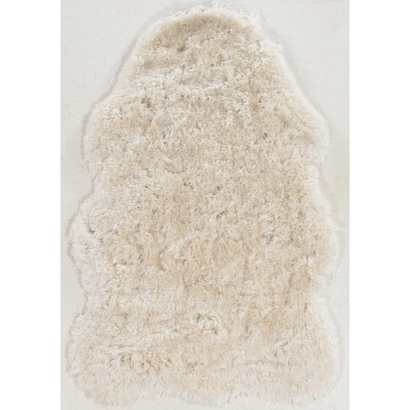 Tapis ivoire en fausse peau de mouton touffeté à la main Sumayyah