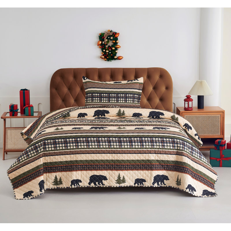 3-piece Black Bear Holiday Stitched Quilt Set, King Quilt + 2 King Shams, Beige Animal Print