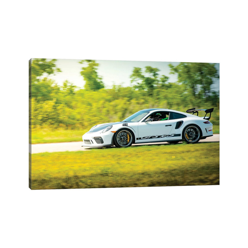 «White Gt3 Rs in Motion» par Nik Rave - reproduction de photo sur toile tendue, H 12 po x l 18 po x P 1,5 po