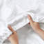 Ensemble de draps luxueux en satin simple avec texture lisse et soyeuse, infroissable et certifié OEKO-TEX-122563653