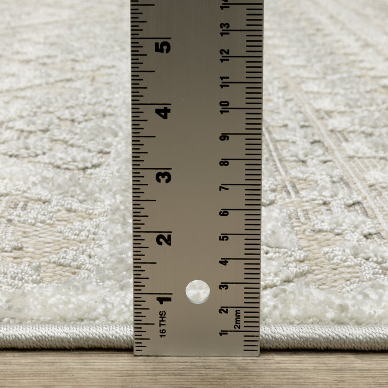 Tapis beige / ivoire à motif géométrique Krsons, Tapis de couloir 2 pi 3 po x 7 pi 6 po