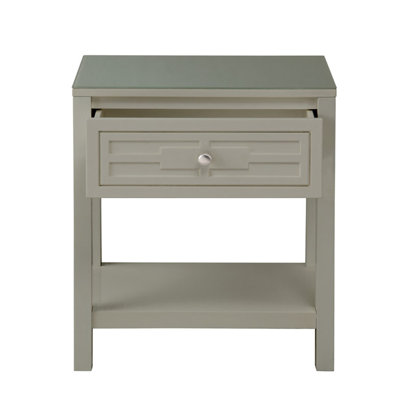 Table de chevet taupe avec verre trempé. Largeur de 23 po, plateau de table, pieds en bois franc. Tiroir intérieur: l 19 po x P 12,75 po H 3,5 po. 13 po d'espace entre le tiroir et la tablette. Plancher de 4 po. Plateau de table en verre de 1 po de largeur