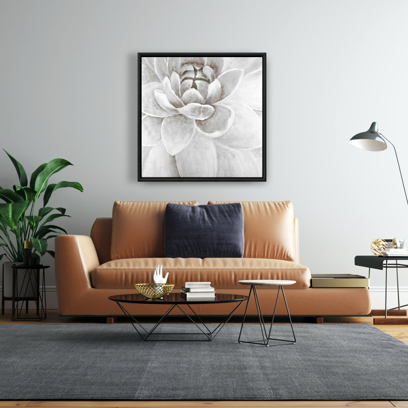 " Delicate White Chrysanthemum "