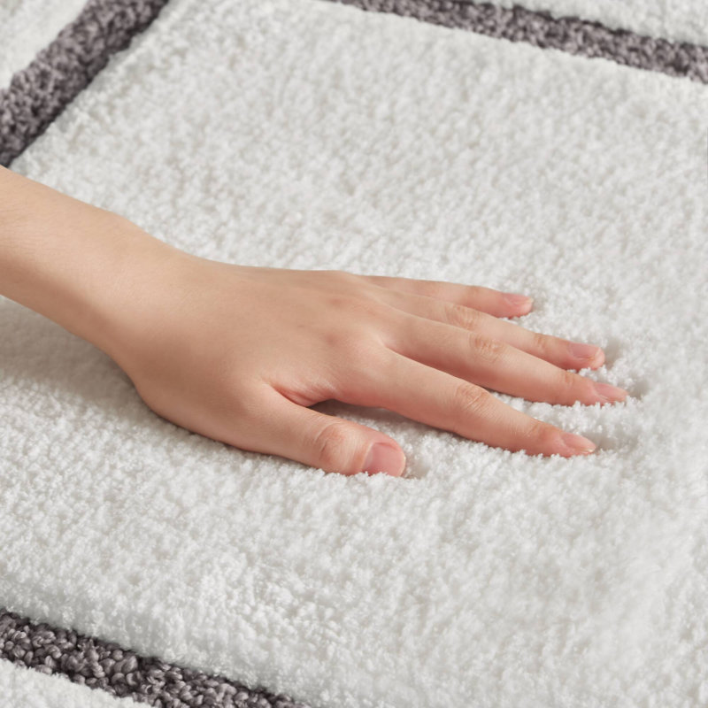Roan Border Soft Plush Tufted 24x36'' Bath Rug, White/Gray, 36" L x 24" W