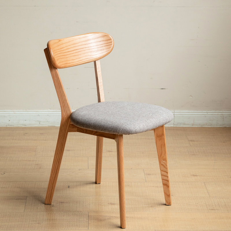 Chaise de salle à manger confortable en chêne massif avec bords arrondis et capacité de charge pour les repas de famille