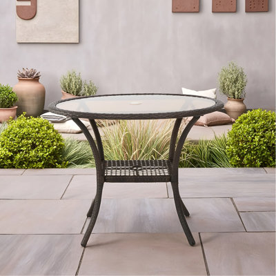 Table en rotin avec plateau en verre trempé