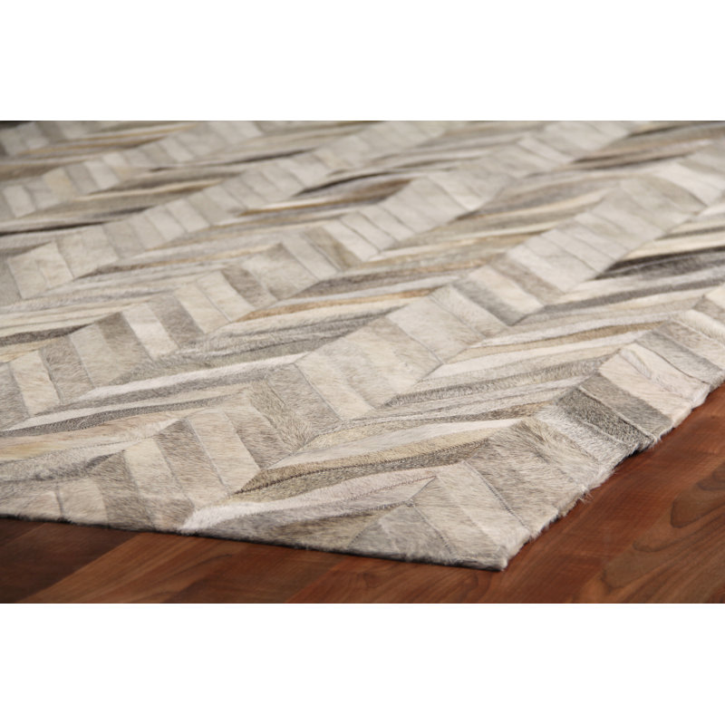 Natural Hide Cowhide Chevron Area Rug in Silver, Rectangle 9'6" x 13'6"