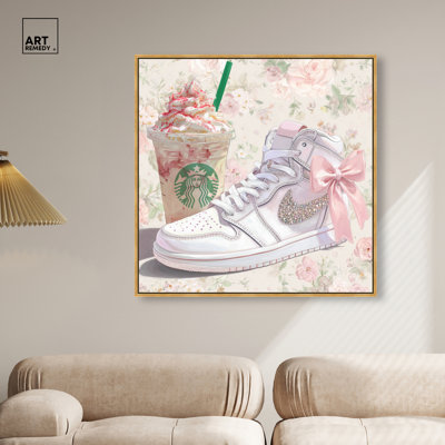 «Strawberry Frappucino Sneaker», reproduction sur toile encadrée par Art Remedy, cadre doré, 40 x 40