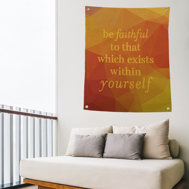 Tapisserie de polyester fidèle à vous-même» quote-pierre, H 36 po x l 26 po, Jaune ambre