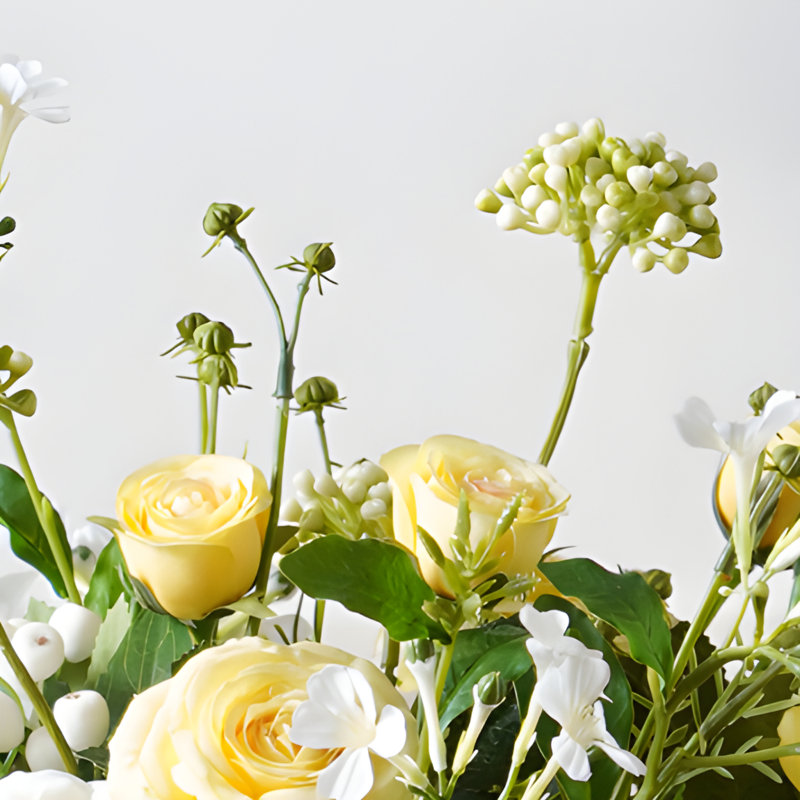 Ornements de fleurs simulées