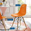 Chaise en plastique avec base en bois-267134655