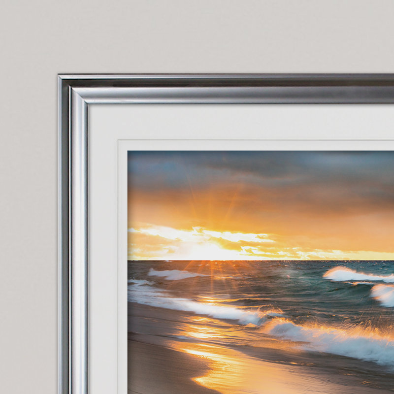 « mineers beach light », reproduction de peinture acrylique encadrée, H 28 po x l 38 po x P 1,5 po, Argent