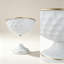 Vases compotiers blancs pour centres de table de mariage, ensemble de deux jardinières sur piédestal en métal martelé, vase à fleurs rustique et moderne pour la décoration de table, accessoires de foyer de style campagnard